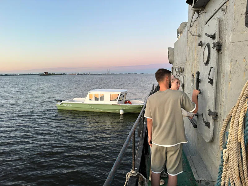 Корабль флибустьера: путешествие на морской водолазный бот — фото 3, Кронштадт | Покатаем