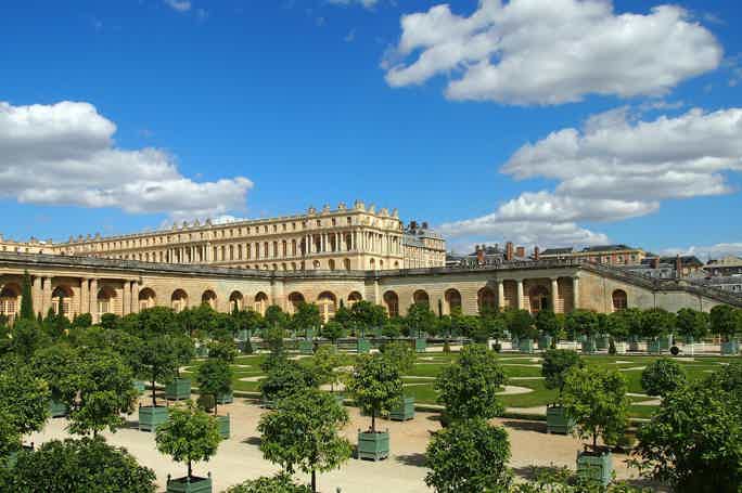 Guided Tour at Versailles Palace with Gardens