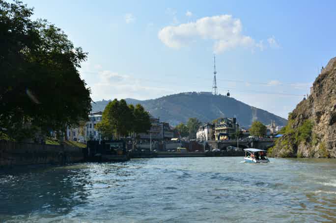 Старый Тбилиси с нового ракурса — пешком и на кораблике
