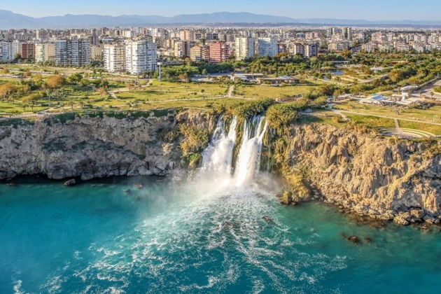 Виды Особая атомсфера Старого города и Андриановские ворота