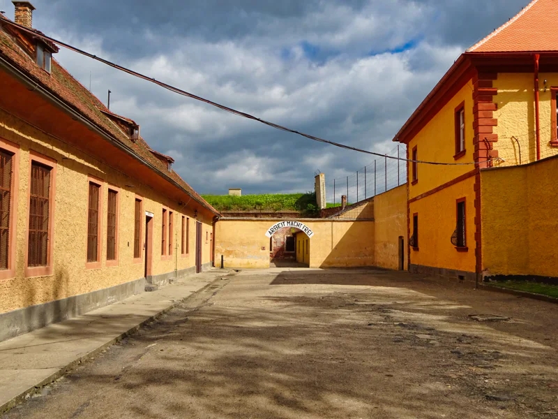 Из Праги в Терезин: мрачные тайны гетто и концлагеря — фото 5, Прага | Покатаем