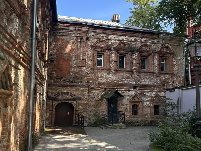 Ивановская горка и Солянка: узкие улочки, тайные дворики, модные кафе — фото 7, Москва | Покатаем