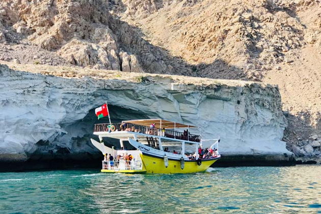 Виды Круиз в Оман-Мусандам из Шарджи: катание на банане, рыбалка, снорклинг
