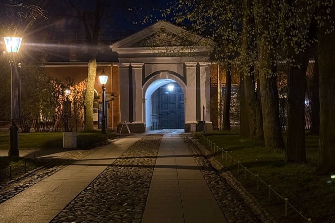 Полночь в Петропавловке и теплоходная прогулка к разведенным мостам — фото 7