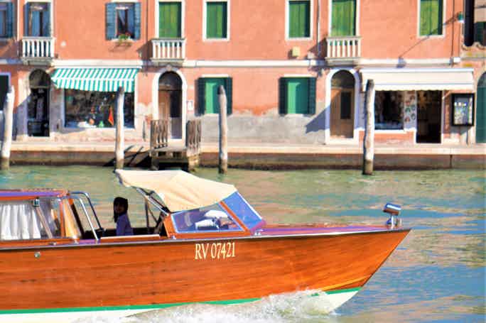4-hour trip of the Venetian Lagoon: Murano and Burano 