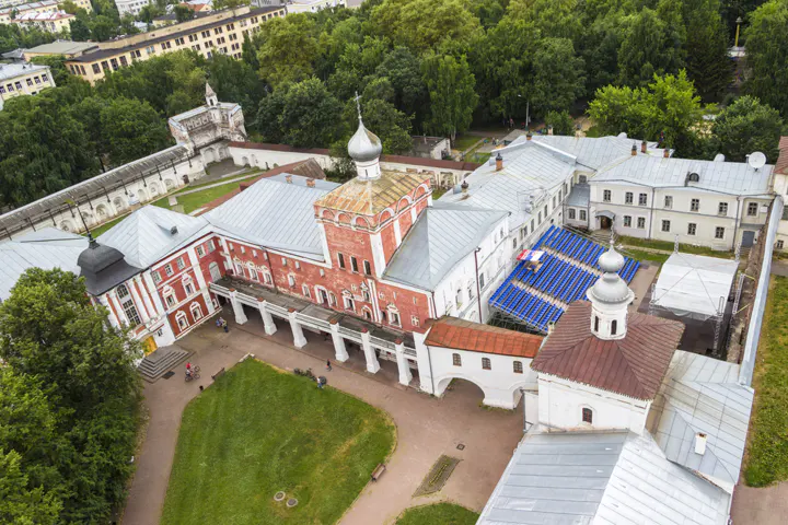 Архиерейский двор