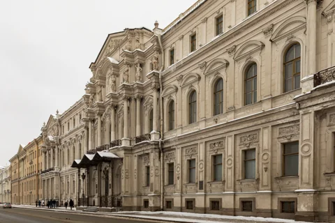 В гости к великокняжеской семье: Ново-Михайловский дворец