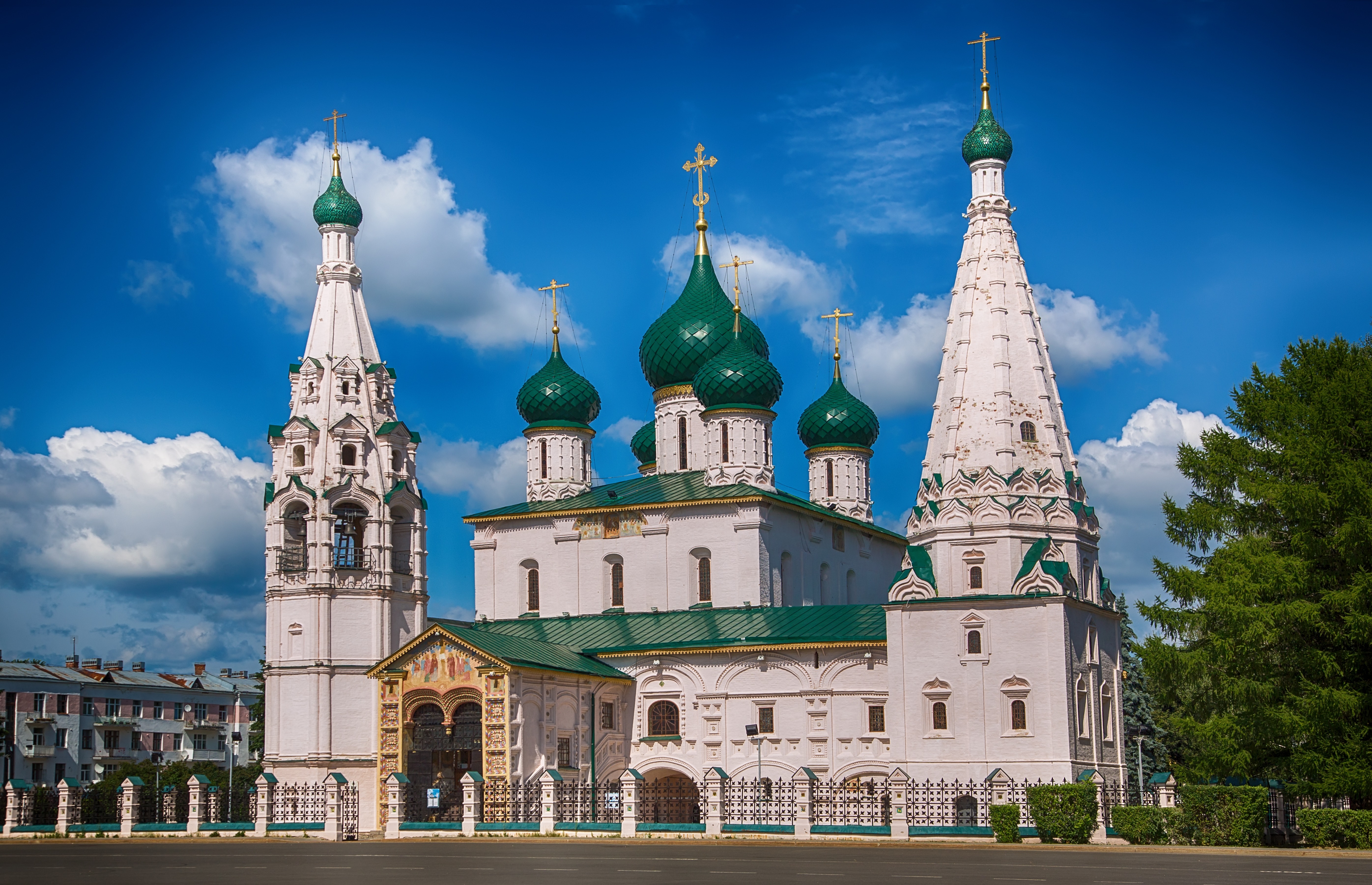 Пешеходная прогулка по древнему Ярославлю