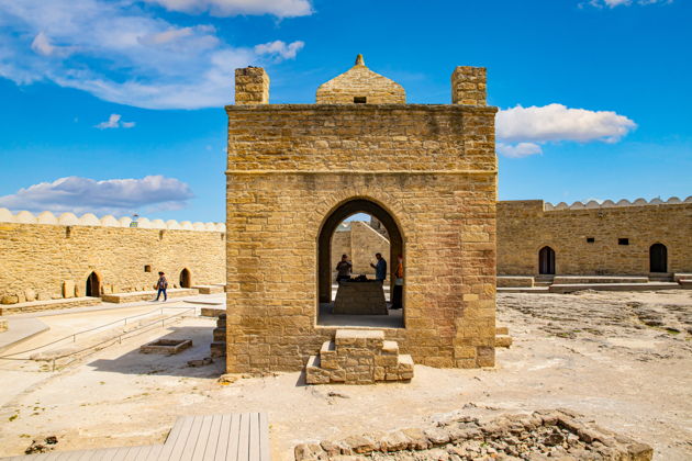 Виды Гобустан и Огни Апшерона