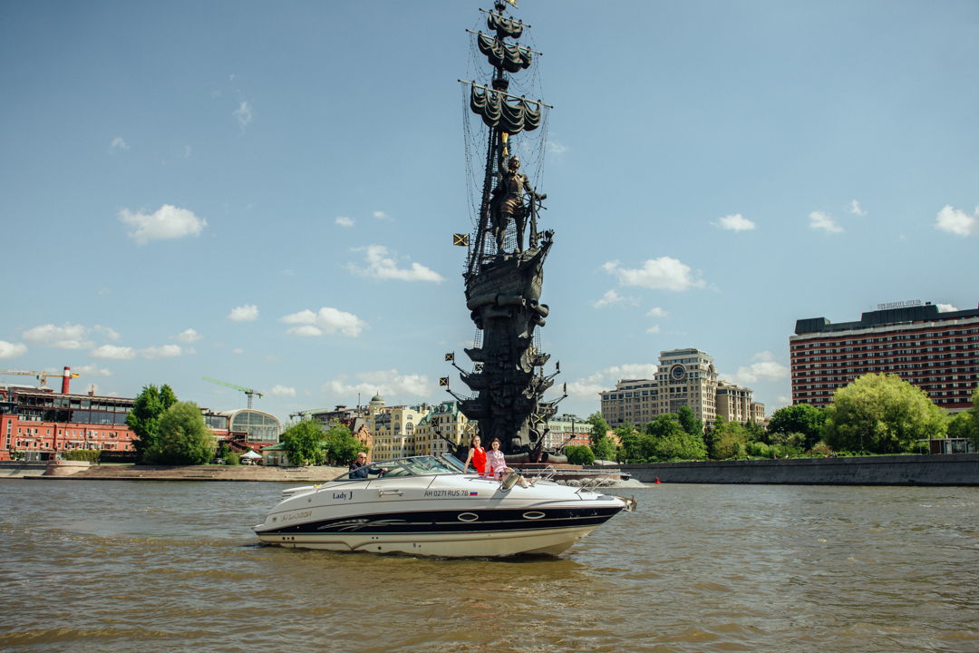 На яхте с капитаном по центру Москвы до Кремля, Лужников или Москва-Сити — фото 4