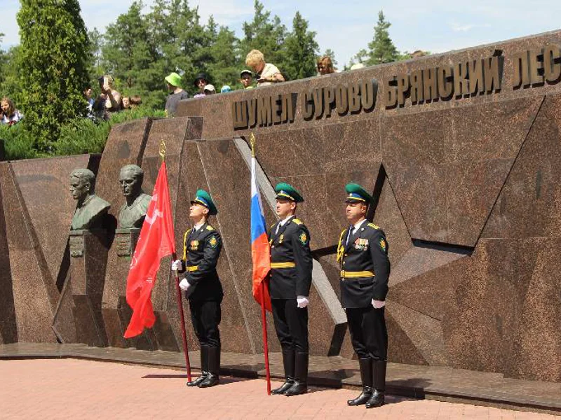 «Шумел сурово Брянский лес» — мемориал  «Партизанская поляна» — фото 4, Брянск | Покатаем