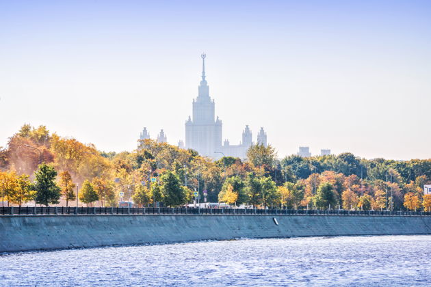 Круиз на теплоходе «Ривер Палас» по центру от Москва-сити