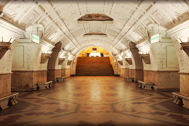 Московское метро школьникам – история, загадки и древние морские раковины