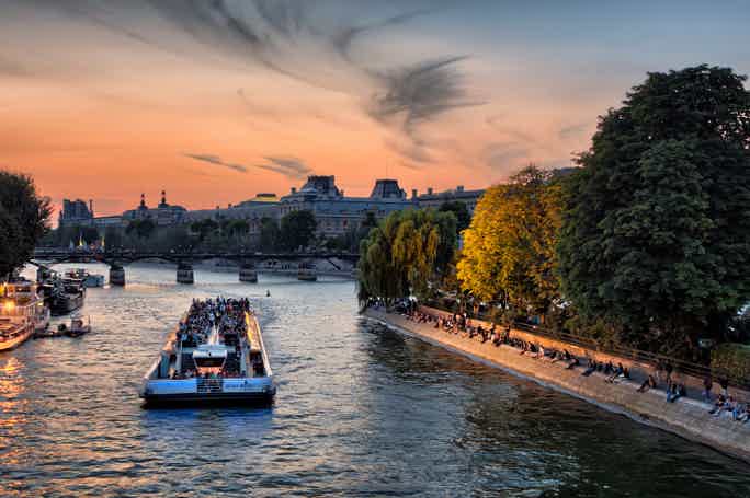 Reserved Access to Louvre & River Boat Cruise