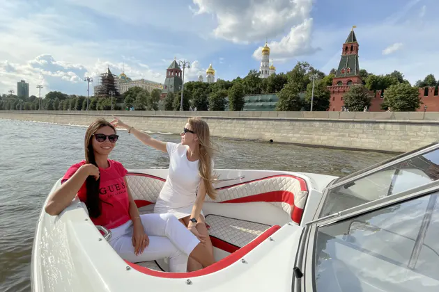 По центру Москвы на катере с капитаном до Лужников или Москва-Сити — фото 2