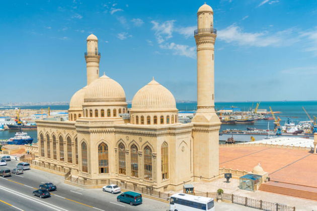 Виды Наскальные рисунки Гобустана, мечеть Биби Хейбат и Грязевые вулканы  