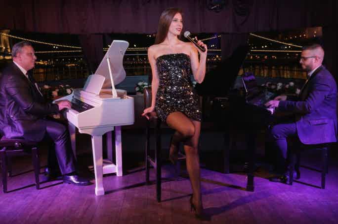 Danube cruise Budapest with dinner and Piano Battle Show