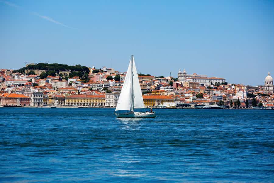 Lisbon: Private Sunset Sailing Tour with Champagne - photo 3