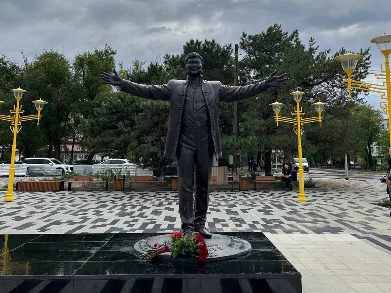 Культурное сердце Элисты: от поэтов до Будды — фото 2, Элиста | Покатаем