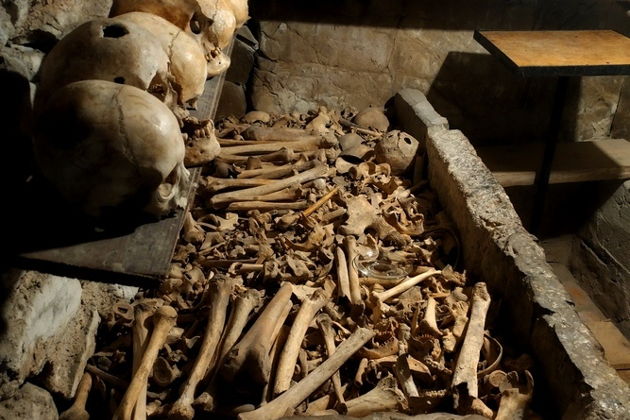 Виды Храмы Дзамского ущелья и горное озеро Батети