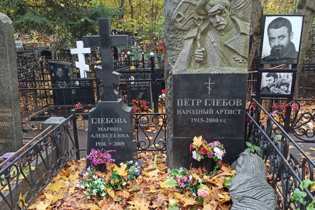 Фото к экскурсии Групповая экскурсия «Истории любви Ваганьковского кладбища»