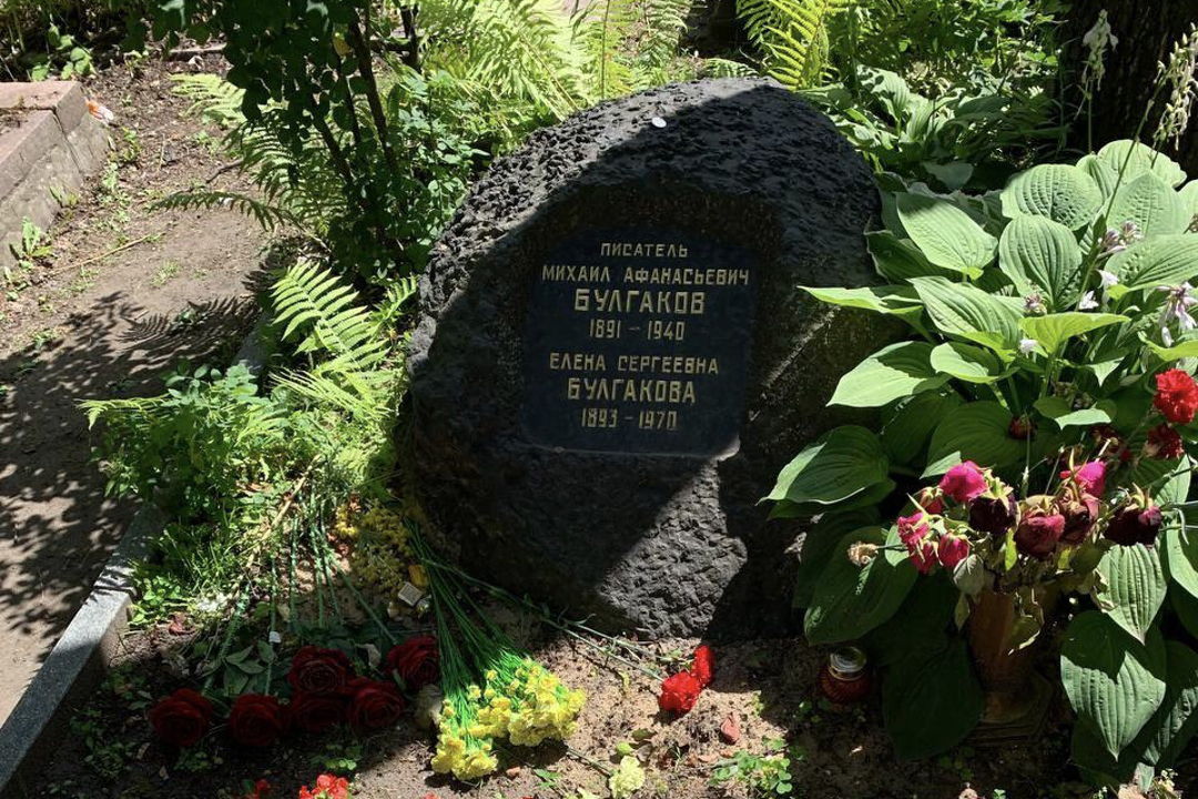 Новодевичье кладбище: и жизнь, и слезы, и любовь (18+) — фото 1