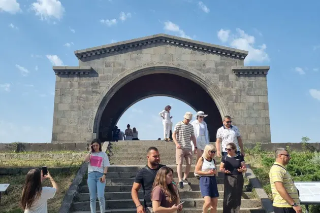 Знакомство с Арменией: Храм Гарни, монастырь Гегард и озеро Севан — фото 2