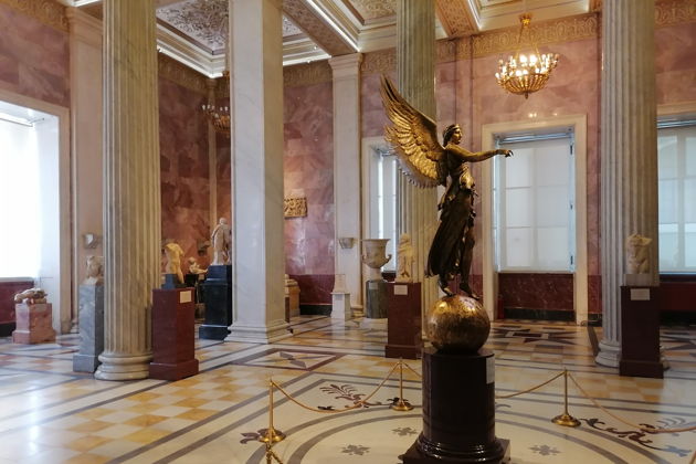 Виды Индивидуальная экскурсия по Эрмитажу и Зимнему дворцу