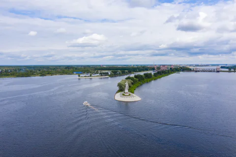Теплоходная прогулка через Рыбинский шлюз