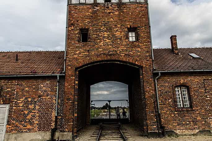 Krakau: Auschwitz-Birkenau-Tour Hotelabholung/Lunch-Optionen