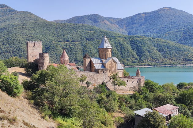 Виды К подножью седого Казбега