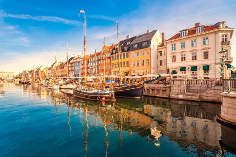 Canal Boat Cruise & Old Town/Nyhavn Walking Tour