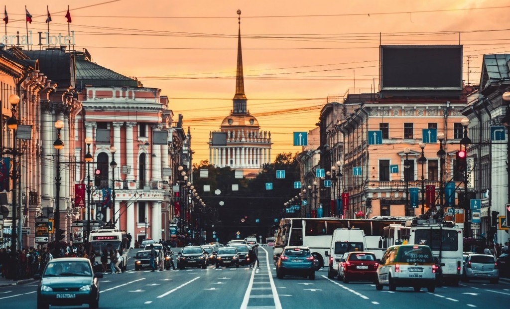 По солнечной стороне Невского