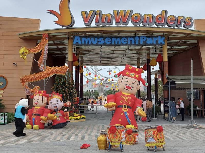 VinWonders Хойан: сафари, жирафы, аквапарк