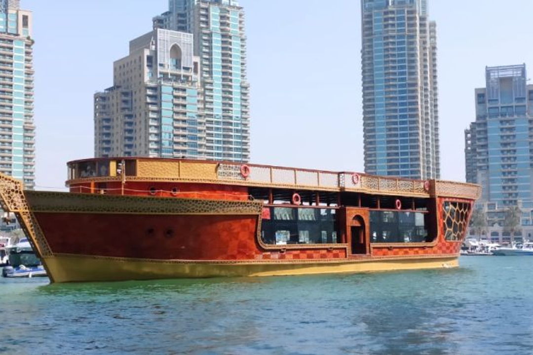 По Дубай Марине на яхте Ocean Empress с ужином по системе «шведский стол» — фото 3
