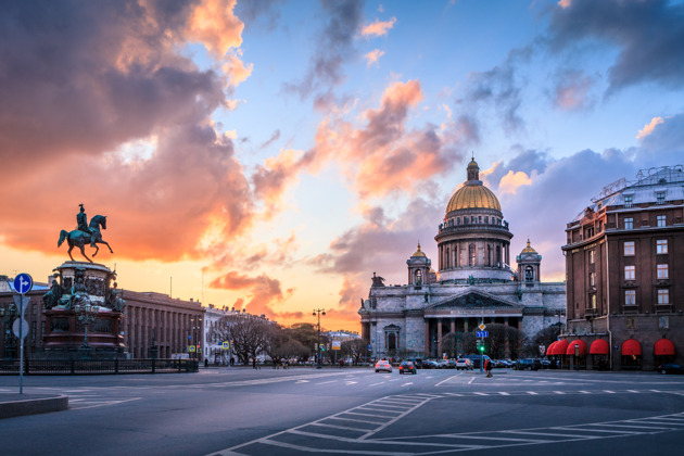 Индивидуальная экскурсия по вечернему Петербургу на микроавтобусе