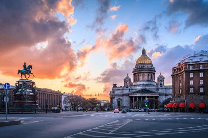 Индивидуальная экскурсия по вечернему Петербургу на микроавтобусе