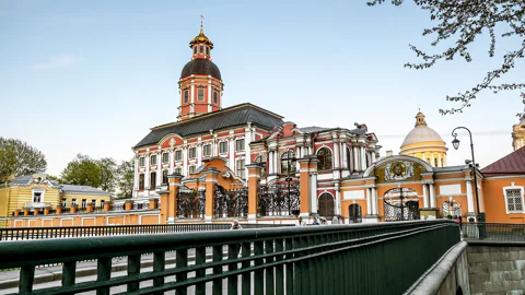 Экскурсия с посещением часовни Ксении и Александро-Невской Лавры