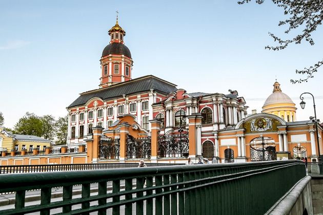 Экскурсия с посещением часовни Ксении и Александро-Невской Лавры