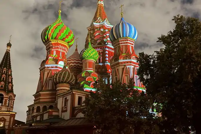 Красная Площадь и улица Варварка: знакомые места — незнакомые истории