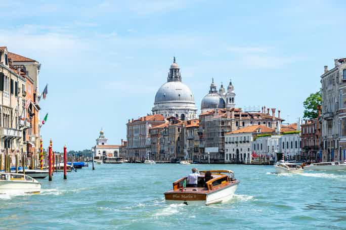"Венеция пешком и на катере", 2 часа. (1 час пешком, около часа на катере)