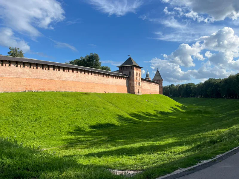 «Кремль город держит»: театрализованная экскурсия в мини-группе — фото 4, Великий Новгород | Покатаем