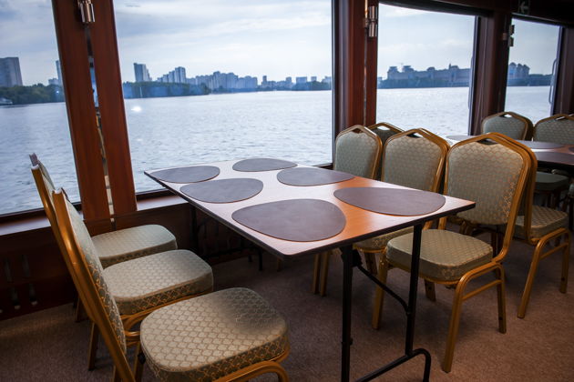 Виды Ужин, музыка и танцы на премиум-теплоходе в центре Москвы