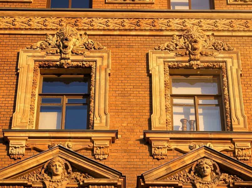 Экскурсия по дворикам и парадным центра - фото 5