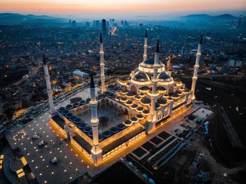 «Загадочная Азия Стамбула»: красочный Кузгунджук и колоритный Кадыкёй