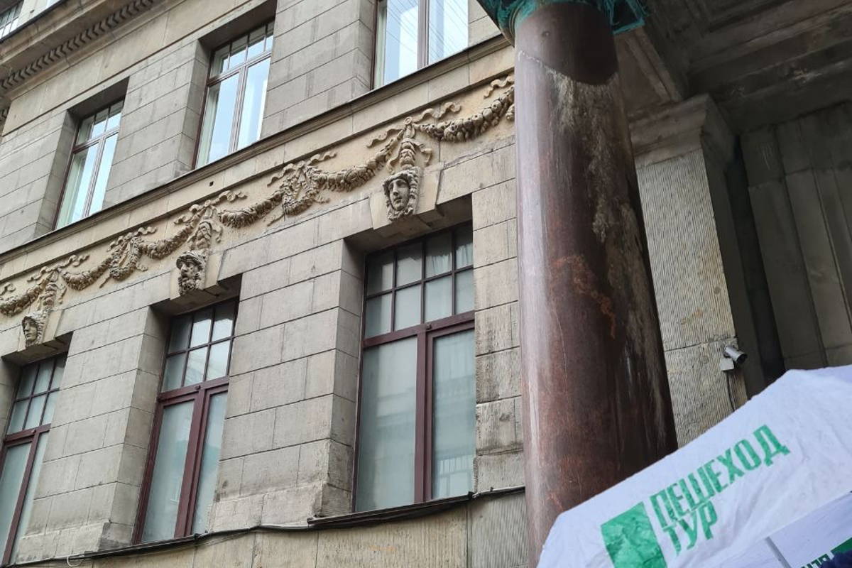 Дворы, дворцы и судьбы Петроградки