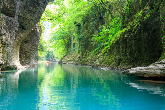 Виды Тайны подземного мира и изумрудные воды Мартвили