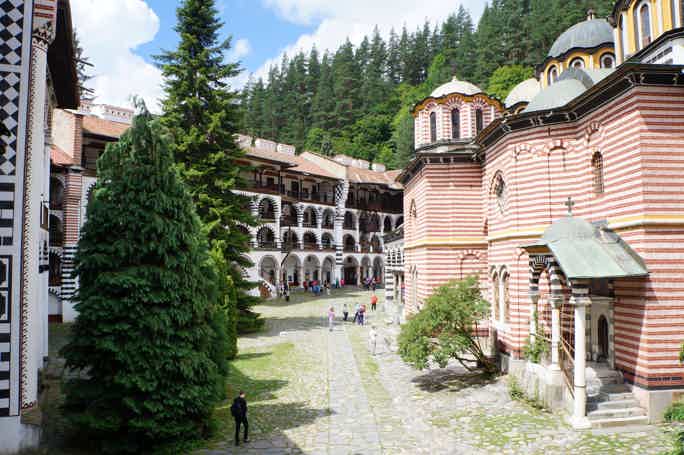 Однодневная экскурсия из Софии в Рильский монастырь и Боянскую церковь