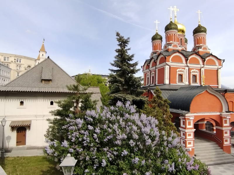Многоликий Китай-город: деловой, торговый, храмовый