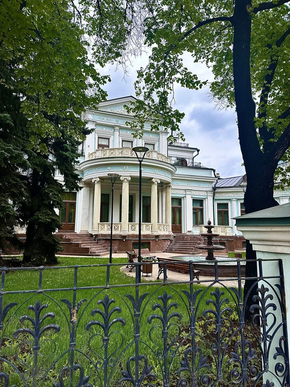 Женщины и особняки Москвы: прогулка по Пречистенке и Смоленскому бульвару, кадр 9